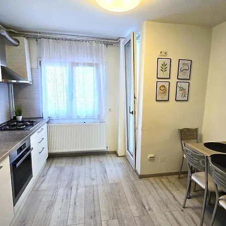 Happy Place Apartment