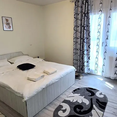 Happy Place Apartment